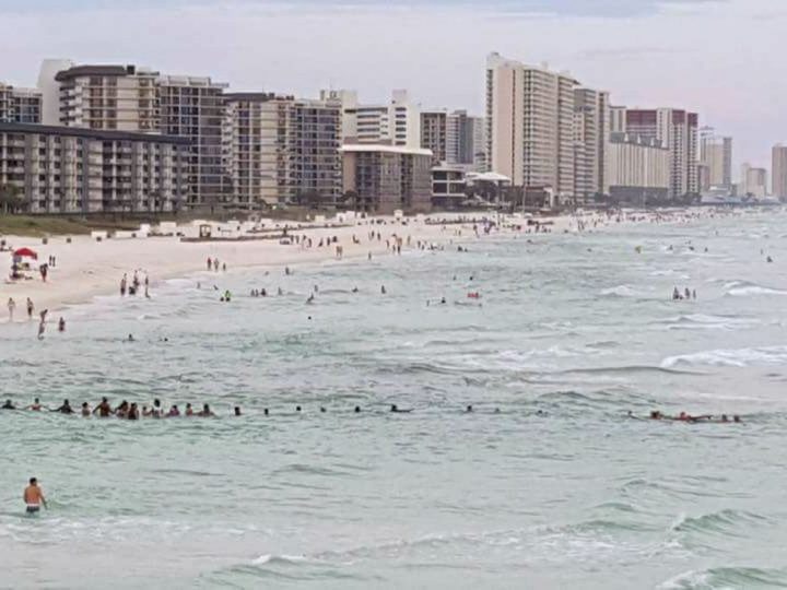 Drowning Family Saved by 100 Beach-Goers