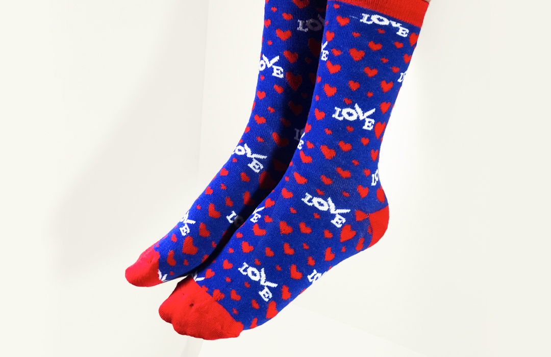 LIMITED TIME: Love Button Socks 60% OFF