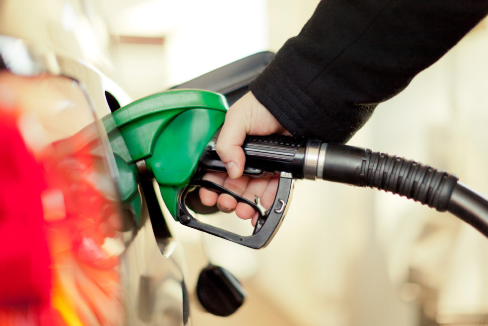 Man Fills Up Gas Tanks for Dozens of Nurses